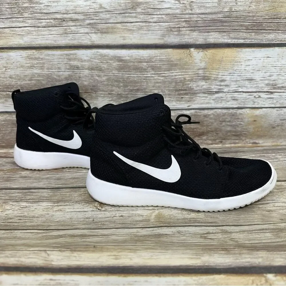 Nike WMNS Roshe Court size 9 black white color way